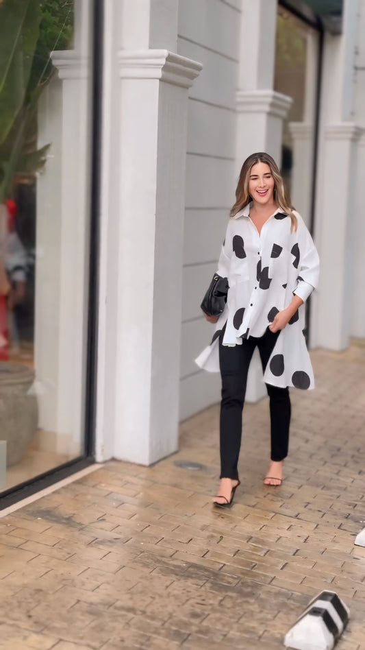 Polka Dot Chic: Monochrome Elegance with a Modern Twist