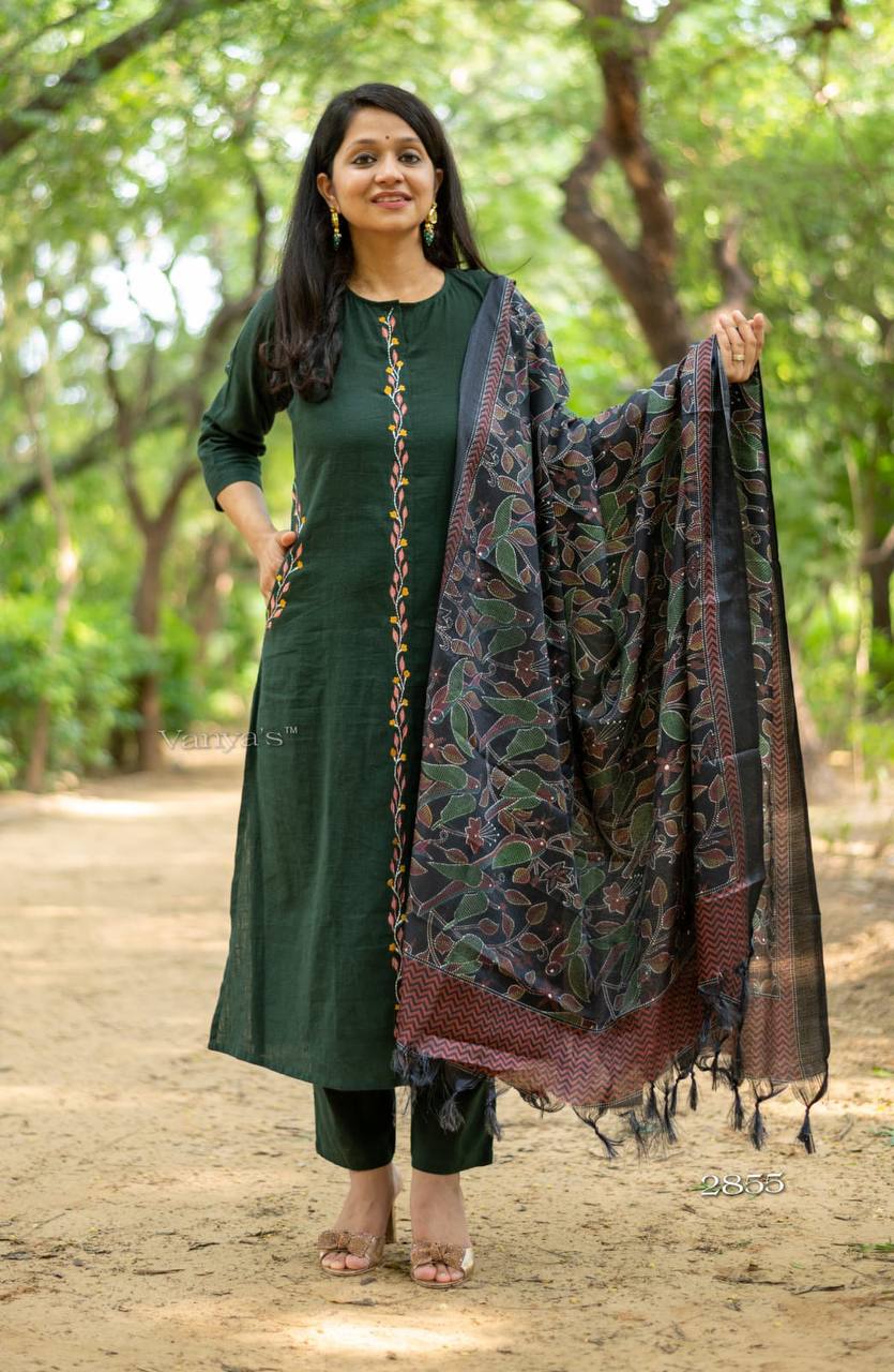 Green Cotton Embroidered kurta With Dupatta Set