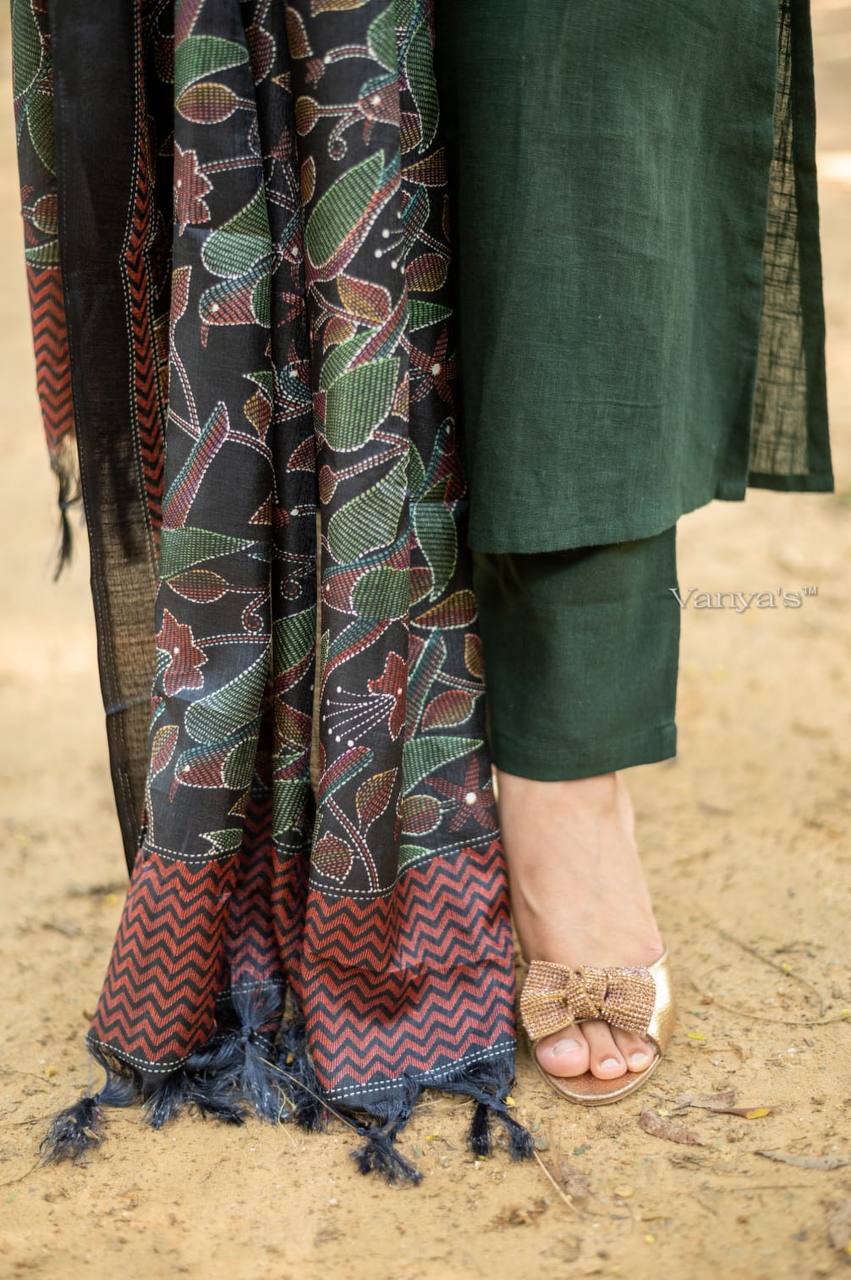 Green Cotton Embroidered kurta With Dupatta Set