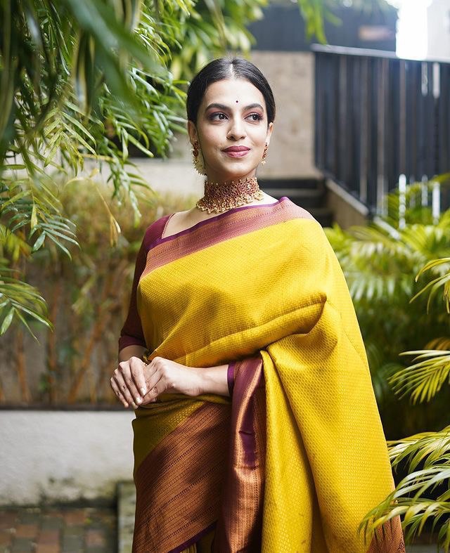 Gold Lichi Silk Banarasi Saree