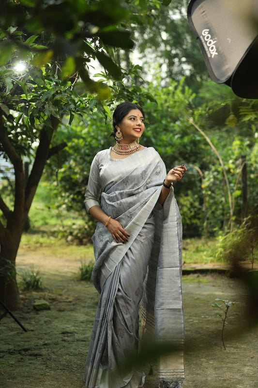 Fossil Beautiful Softy Silk Saree With Zari woven Border