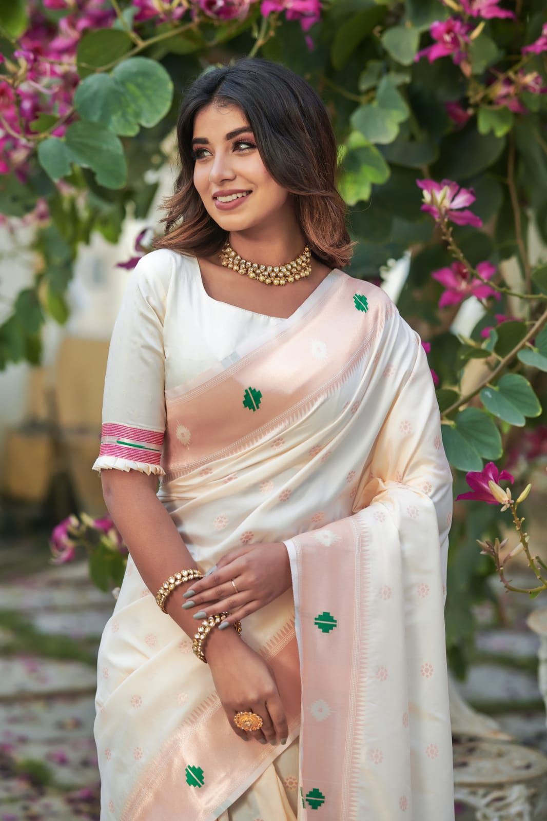 Banarasi Dual Shade Organza Saree With Silver Zari Border-White & Pink –  Banarasikargha