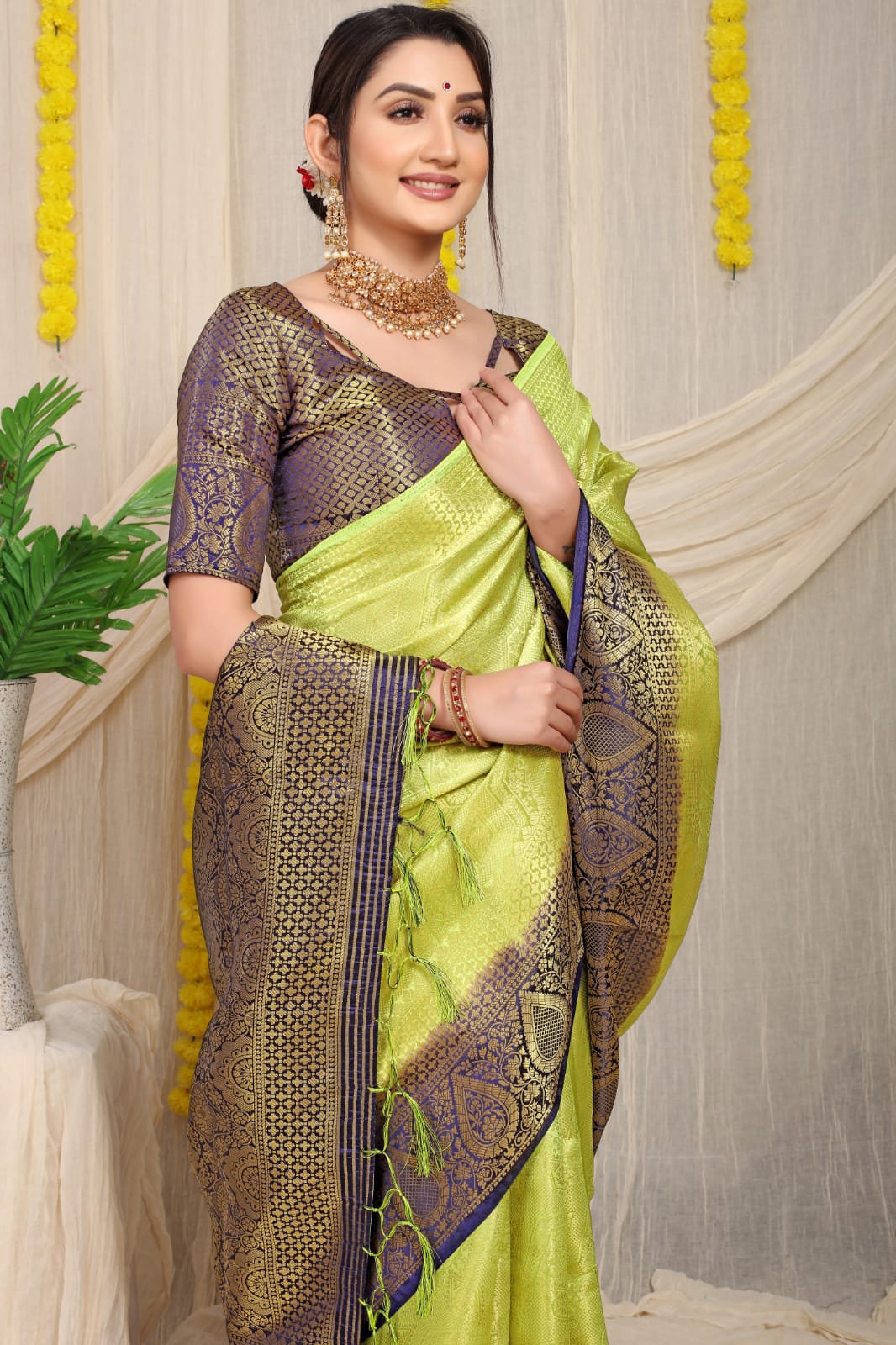 Soft Fabric Sarees, Length: 6 m at Rs 2000 in Delhi | ID: 12085843555