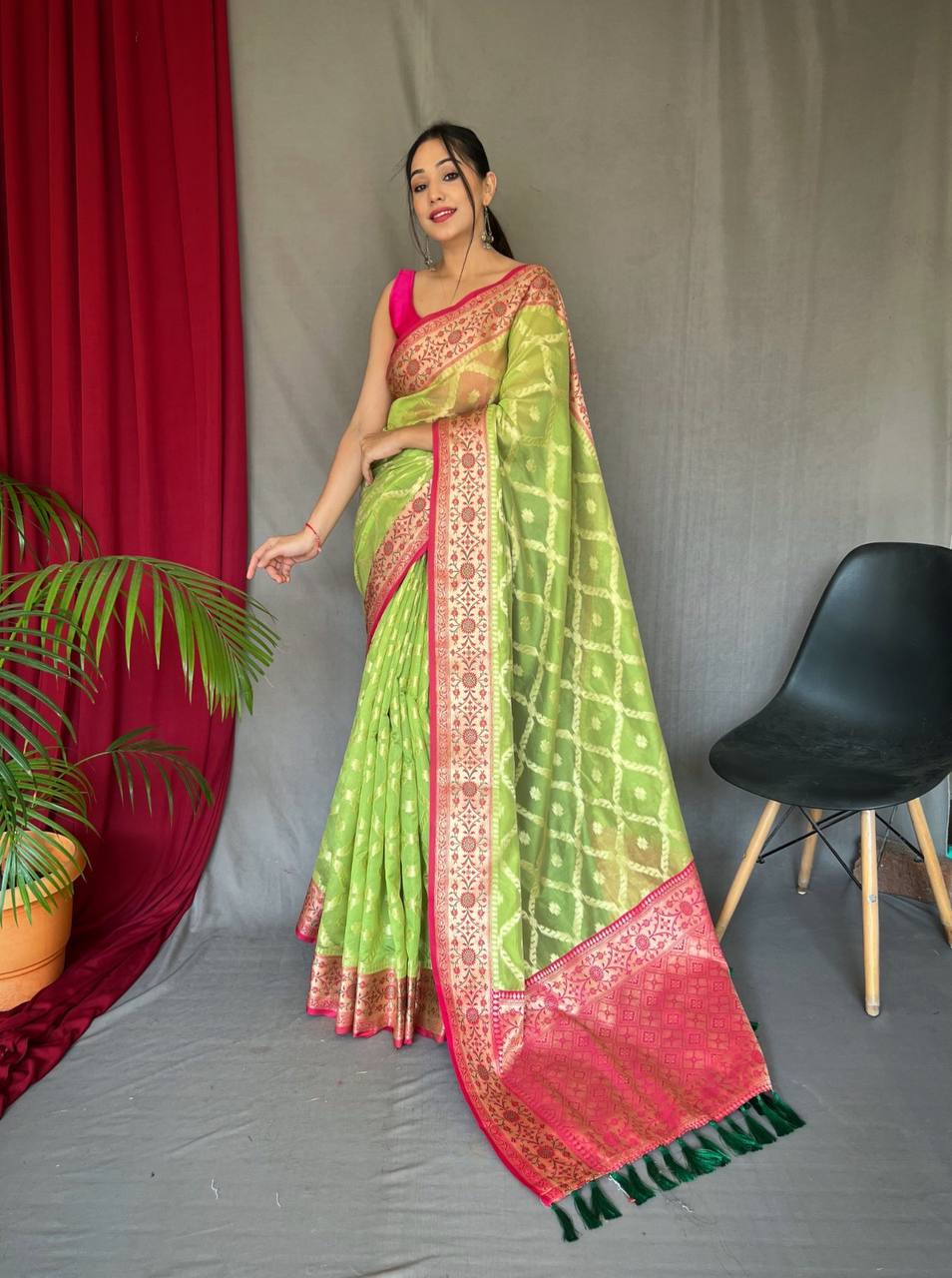 Green Pure Organza Weaved Saree With Jacquard Border